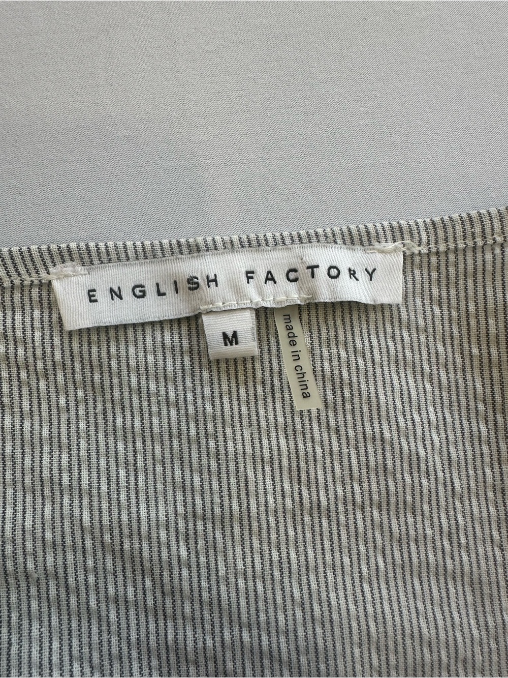 Light Gray Lace-Trim Peasant Blouse w/ pompom trim puff tie sleeve Size Medium - Picture 9 of 13
